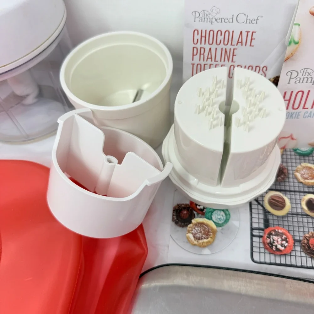 Lot of Pampered Chef Kitchen goodies Digital Scale Manual Chopper Silicone Lids